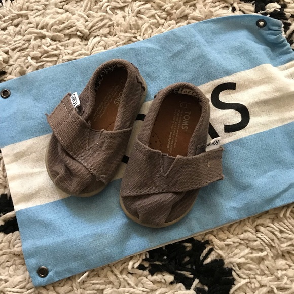 Toms Other - Tiny Toms Classic Shoe Toms Other - Tiny Toms Classic Shoe